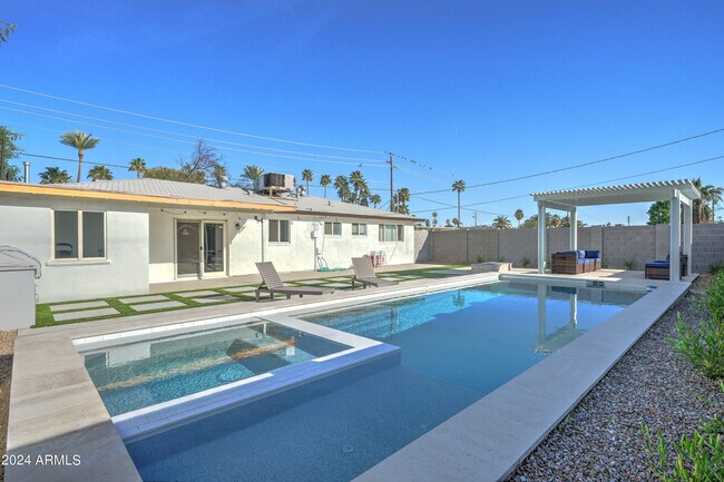 Foto del edificio - 3726 N 68th St
