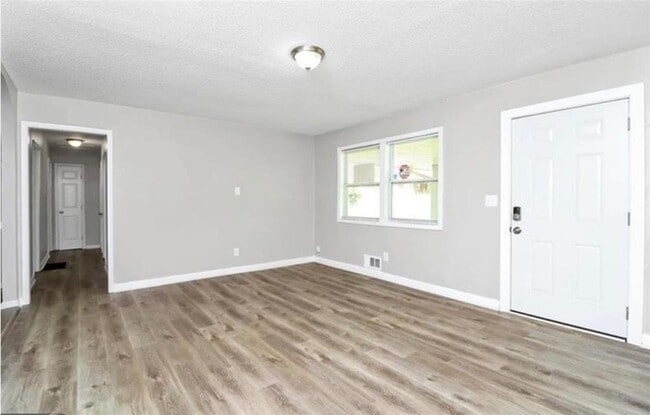 Foto del edificio - 3711 Daisy Dr