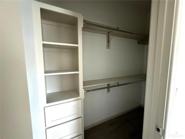 Foto del edificio - 7707 N 58th St