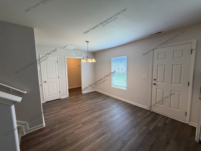 Building Photo - 2605 Craftsbury St