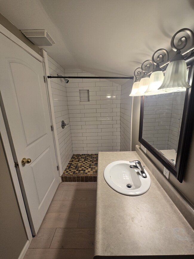 Building Photo - 311 Fountain St