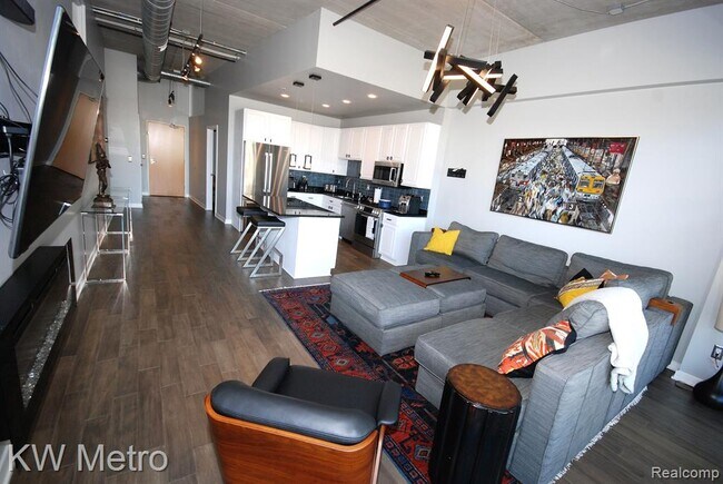 Foto del edificio - 350 N Main St