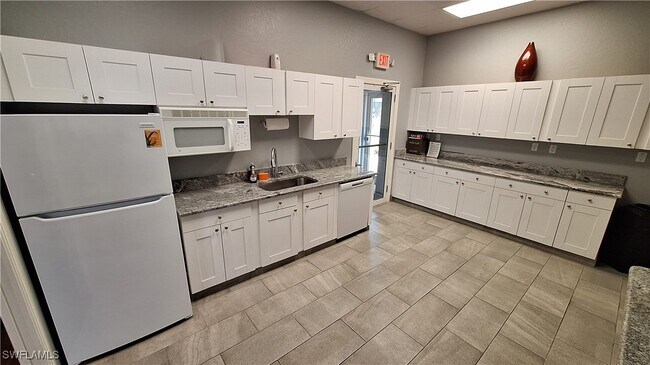 Building Photo - 5630 Sherborn Dr