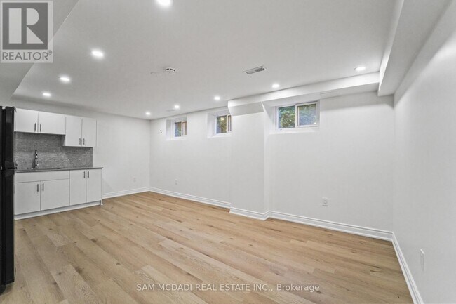 Photo du bâtiment - 1821 Christopher Rd