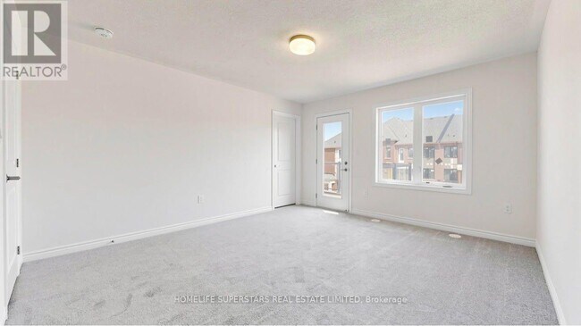 Photo du bâtiment - 96 Fieldfare Rd