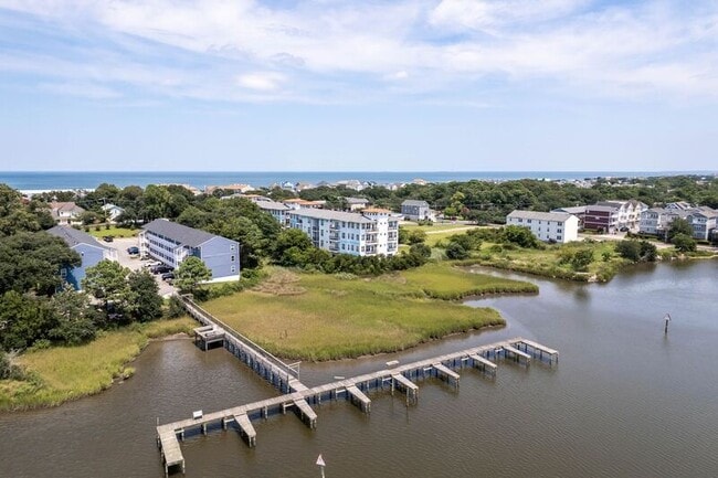 Foto del edificio - 2221 Pretty Lake Ave
