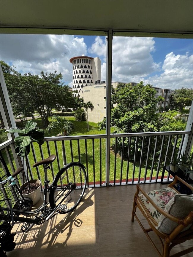 Building Photo - 1700 NE 191st St