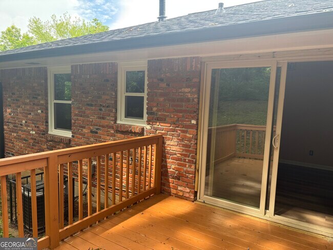 Foto del edificio - 4469 Meadow Dr