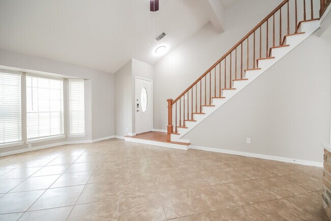 Foto del edificio - 1715 Windy Knoll Dr