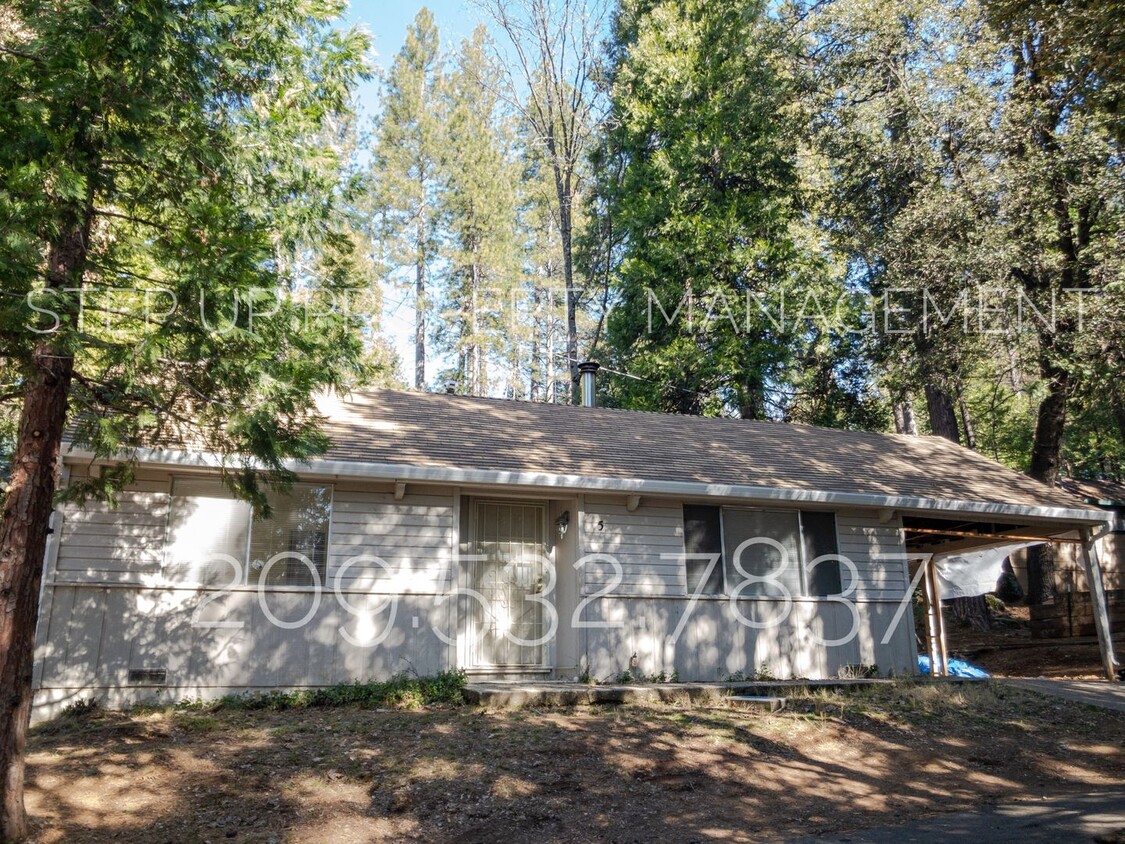 Foto principal - 2 Bedroom 1 Bath Home in Twain Harte!