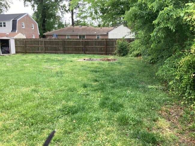 Building Photo - 6413 Glenoak Dr