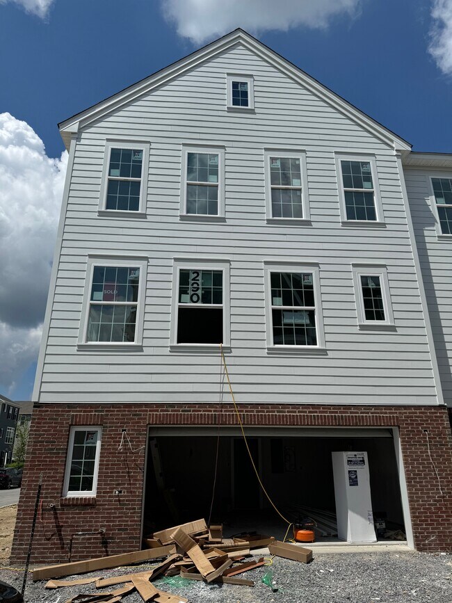 Side - 201 Market House Cir