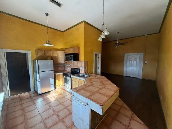 Foto del edificio - 301 E California St