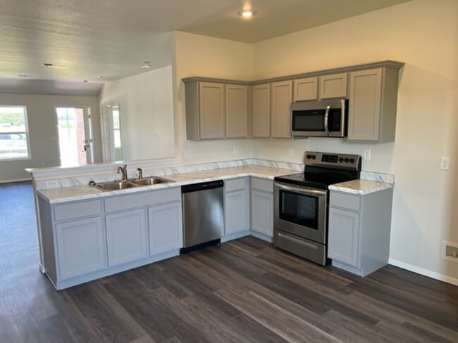 Building Photo - 1/2 OFF FIRST MONTHS RENT!! Beautiful Newl...
