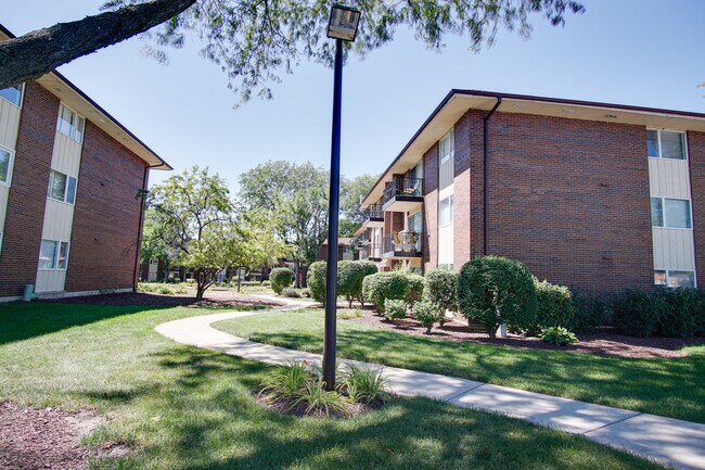 Foto del edificio - 5S066 Pebblewood Ln