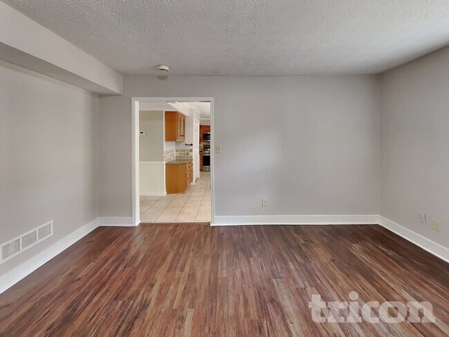 Foto del edificio - 100 Creekwood Ct
