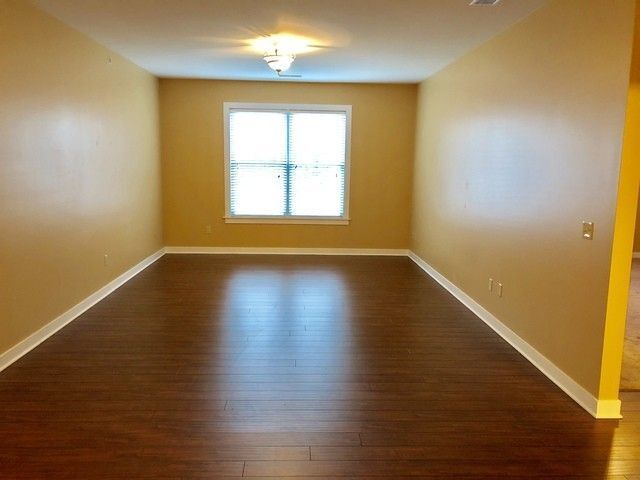 Foto del edificio - 437 W State St