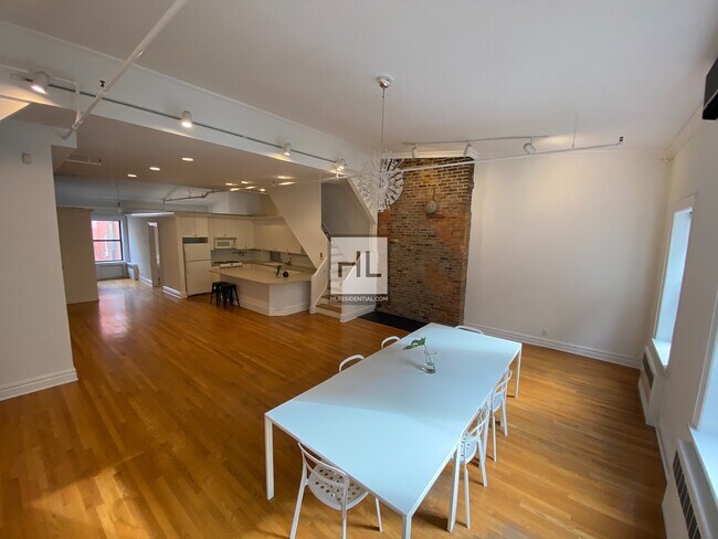 Building Photo - 4 BOND STREET