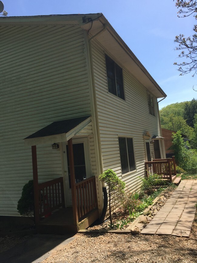 3486 Yellow Mountain Rd, Roanoke, VA 24014 Townhome Rentals in