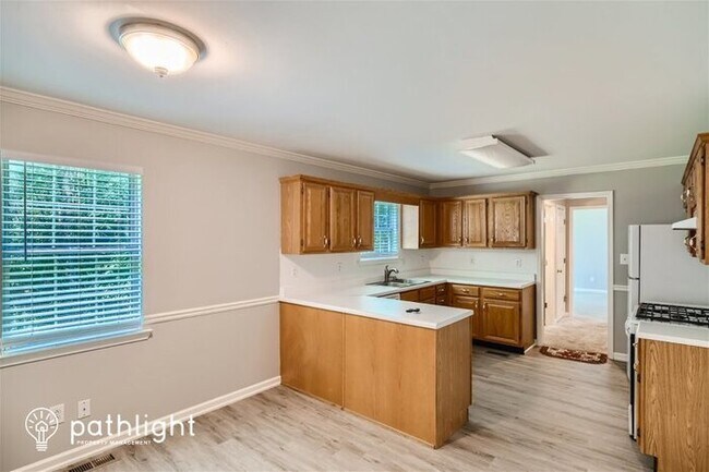 Foto del edificio - 145 Eulaya Court, Stockbridge, GA, 30281