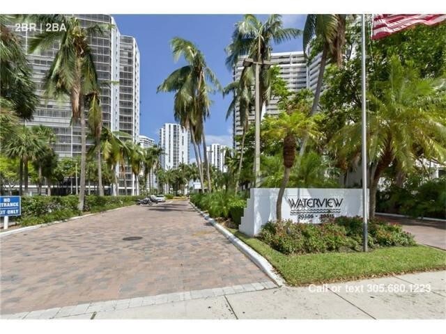 Foto principal - 20505 E Country Club Dr