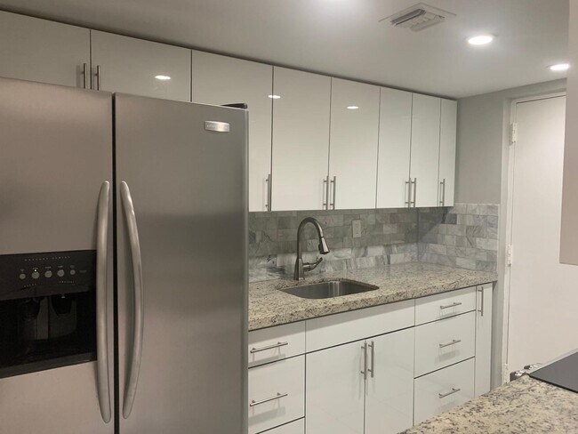 Foto del edificio - 17500 NW 68th Ave