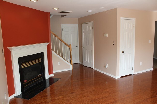 Building Photo - 5 Mulberry St