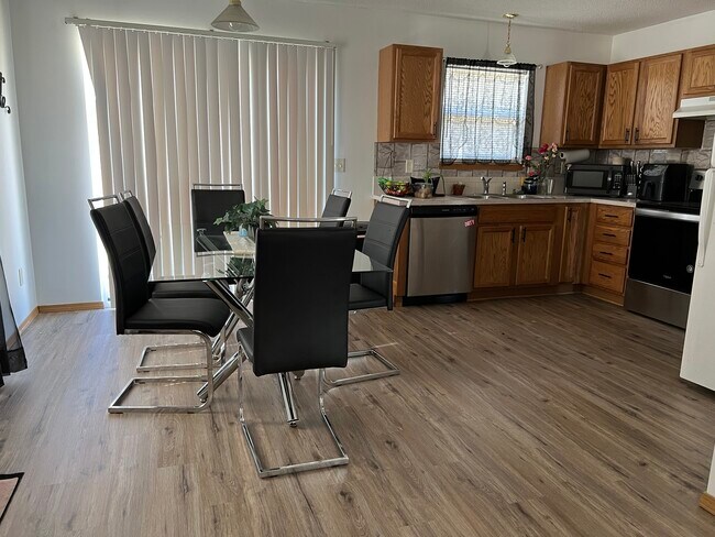 Foto del edificio - 2402 E Conquest St