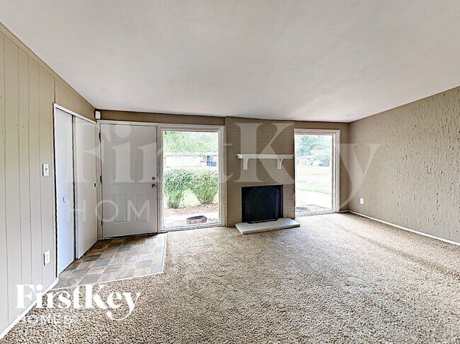 Foto del edificio - 805 Robinwood Dr