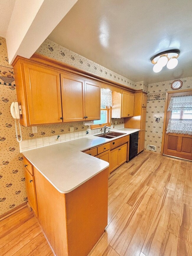 Foto del edificio - Sprawling 3bedroom 2bath Home in Roseville...
