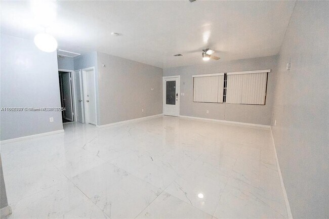 Foto del edificio - 15735 NW 28th Pl