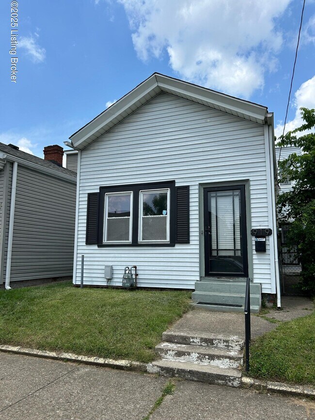 Building Photo - 919 E Oak St