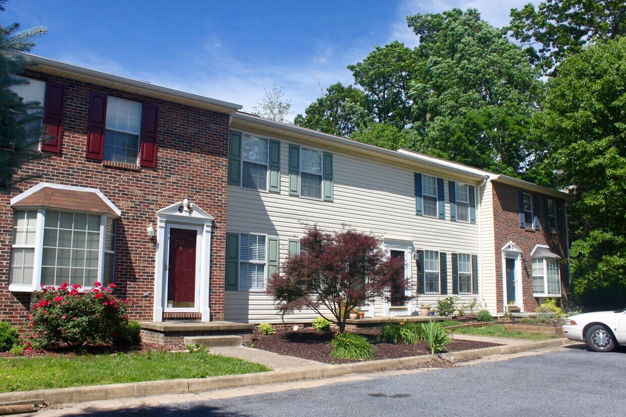 Primary Photo - 2 bedroom townhome located in Stonewall He...