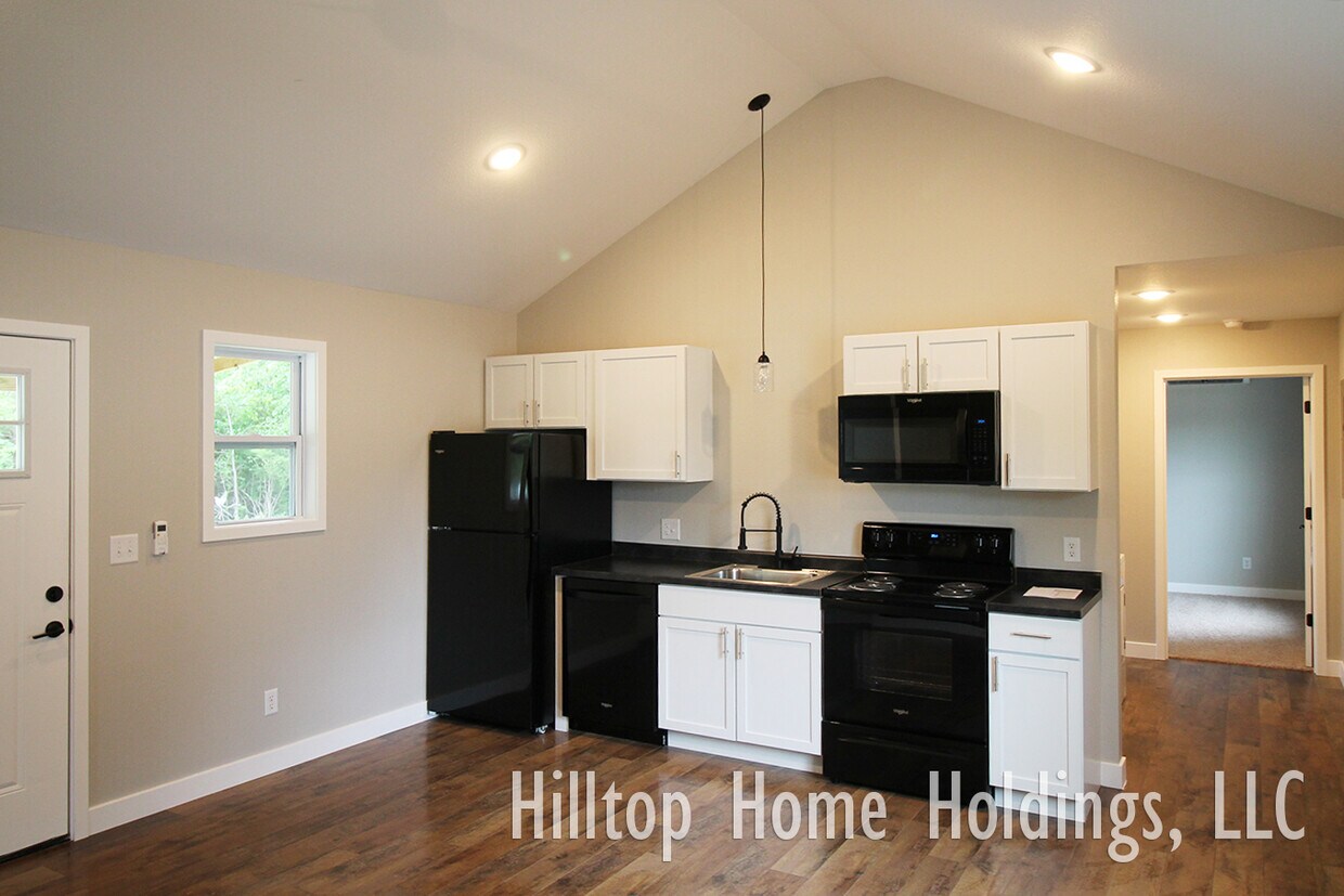 71 Hilltop Rd, Eldon, MO 65026 House for Rent in Eldon, MO