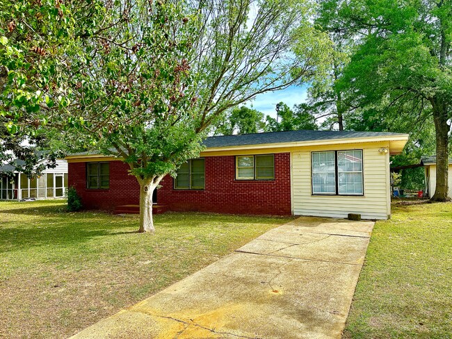 Building Photo - 601 Lynn Terrace