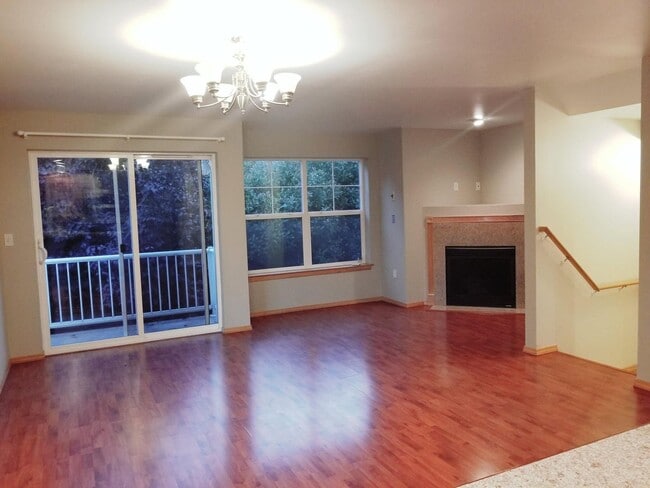 Photo - Beautiful 3 beds/ 2 bath townhome for rent !
