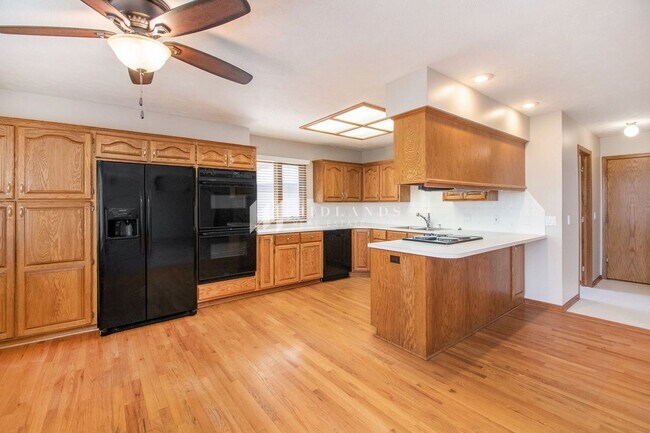 Building Photo - Castle Ridge 5 Bedroom Ranch