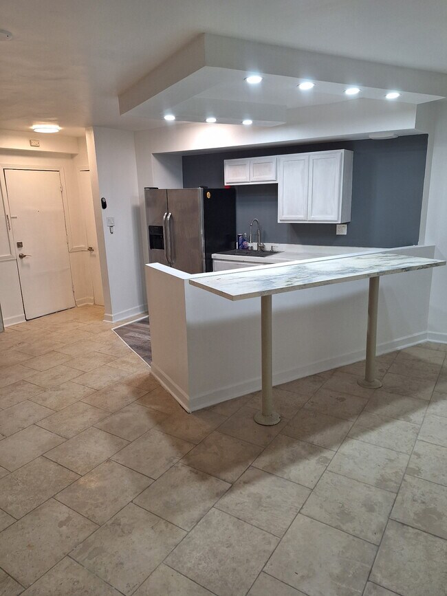 Foto del edificio - 7363 S South Shore Dr