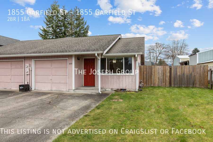 Primary Photo - Roomy 2 bed/1 bath minutes from Downtown E...