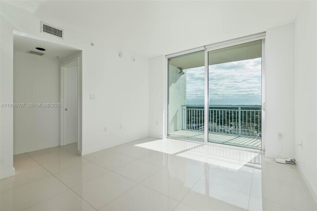 Foto del edificio - 9055 SW 73rd Ct