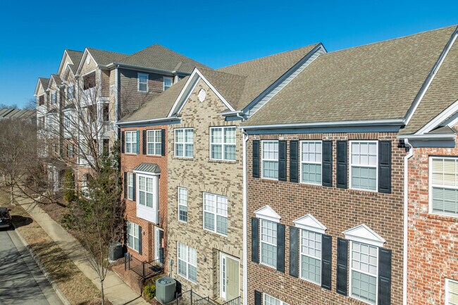 Building Photo - Lenox Village