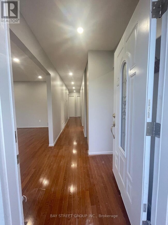 Building Photo - 882 Southdown Dr