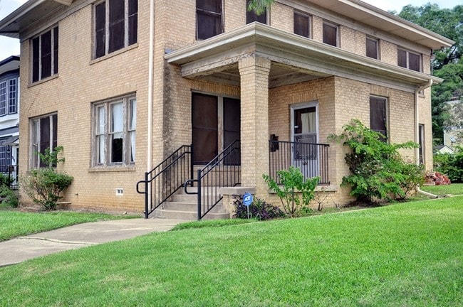 Building Photo - 715 S Jennings Ave