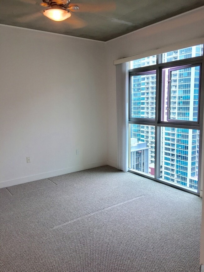 Building Photo - Luxury 16th floor West Facing View 2-bedro...