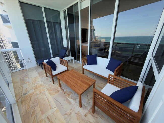 Foto del edificio - 18101 Collins Ave