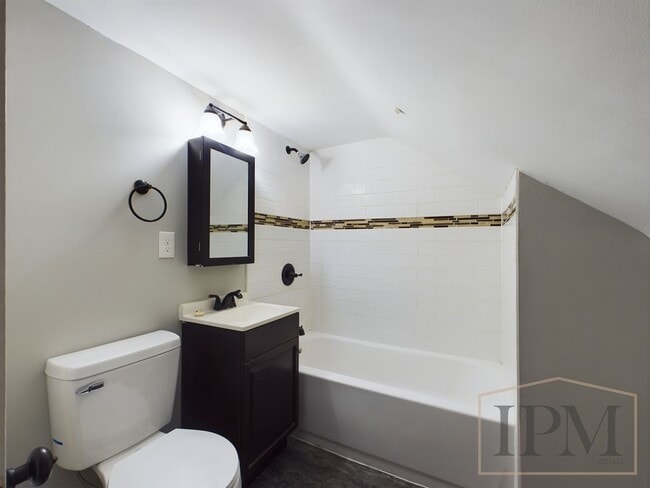 Building Photo - Coming Soon   Spacious 3 bedroom Located i...