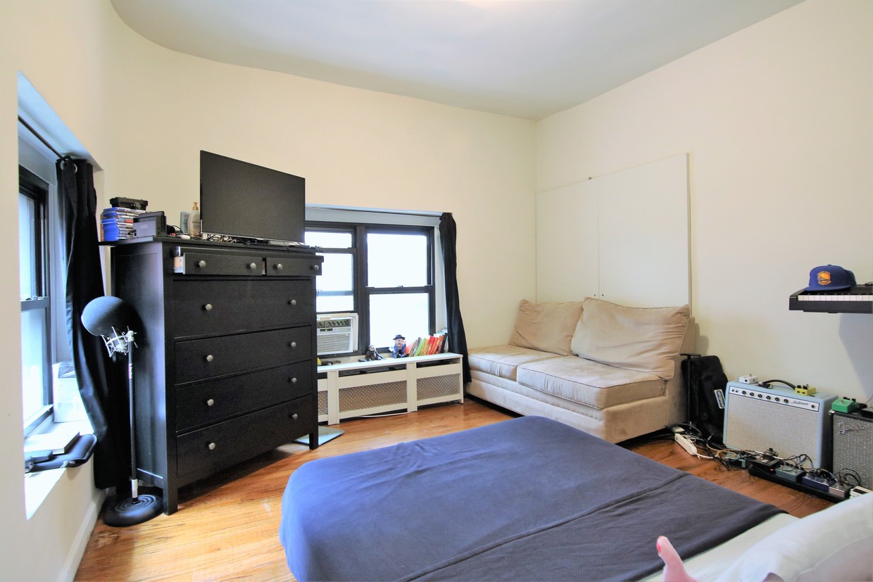 Primary Photo - 226 W 72nd St