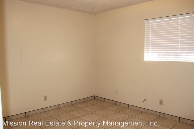 Building Photo - 810 31st St