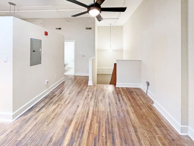 Foto del edificio - 213 E Broad St