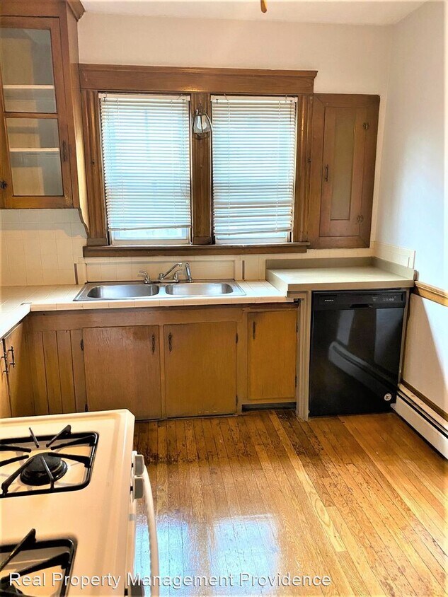 Primary Photo - 23-25 Woodbine St